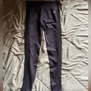 black workout leggings